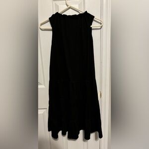 This dress is comfy, fun, and soft. 🐝☕️📞